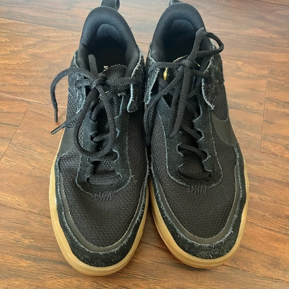 NWOT Nike Kids SB Day One Skate Shoe Black and Gum color Sneakers-Size 4.5